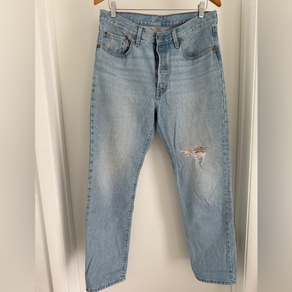 EUC Levi’s 150th Anniversary jeans, high rise, button fly, flower patch 31x30